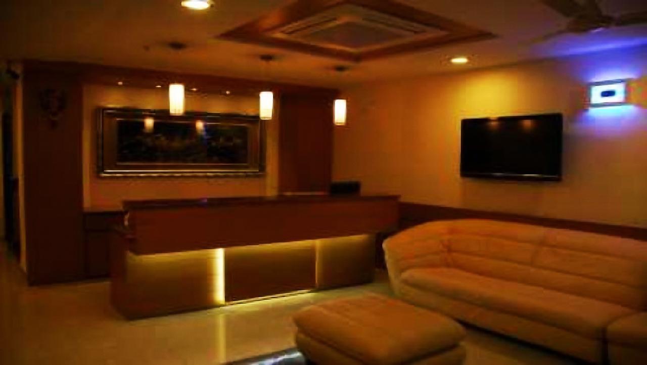 Budget Hotel Khammam Exteriör bild
