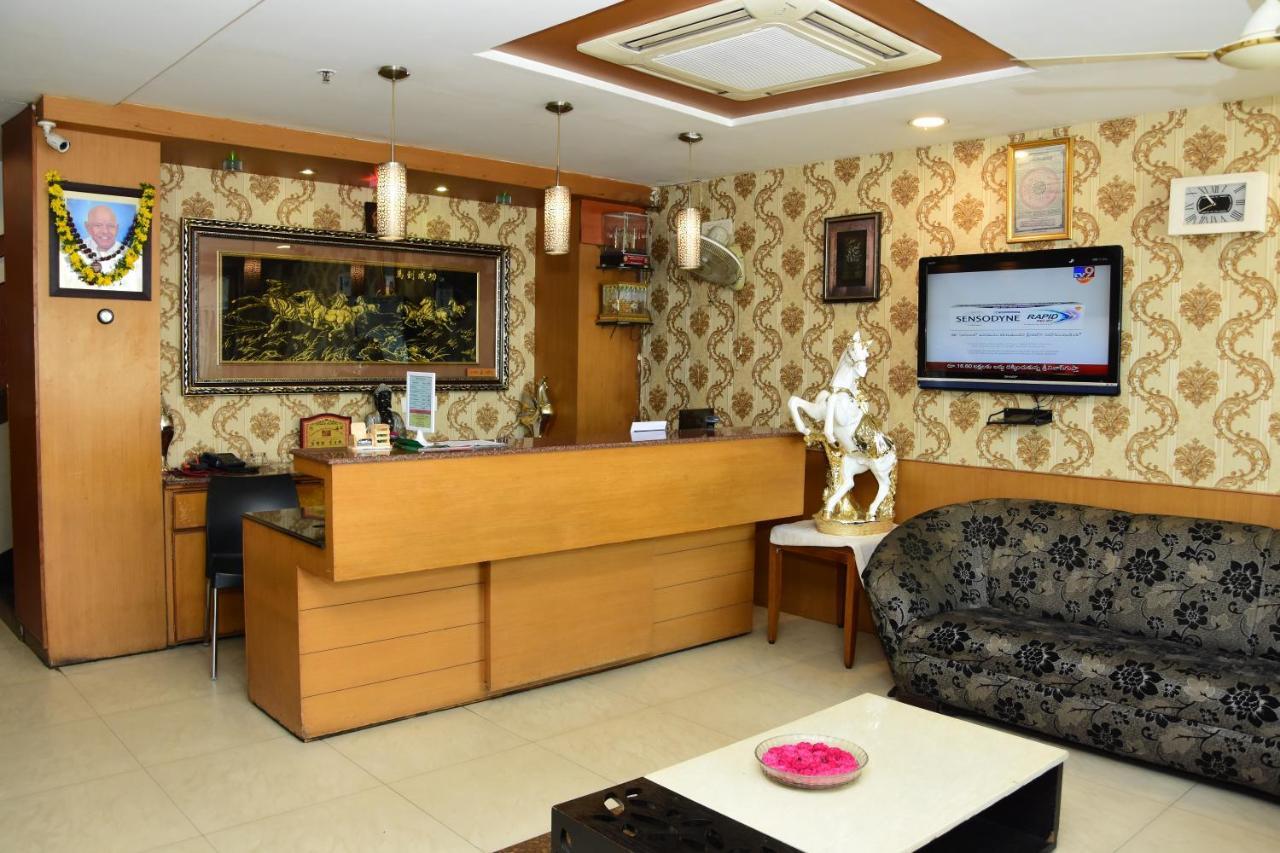 Budget Hotel Khammam Exteriör bild